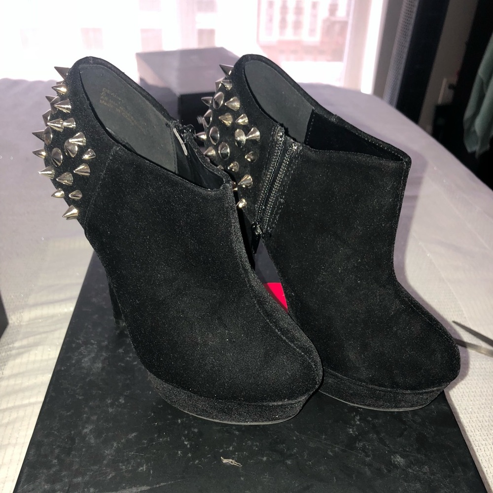 2b Bebe booties